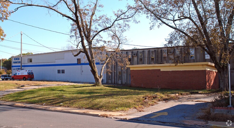 More Photos Of 75 Greenville St, Newnan Freestanding For Lease