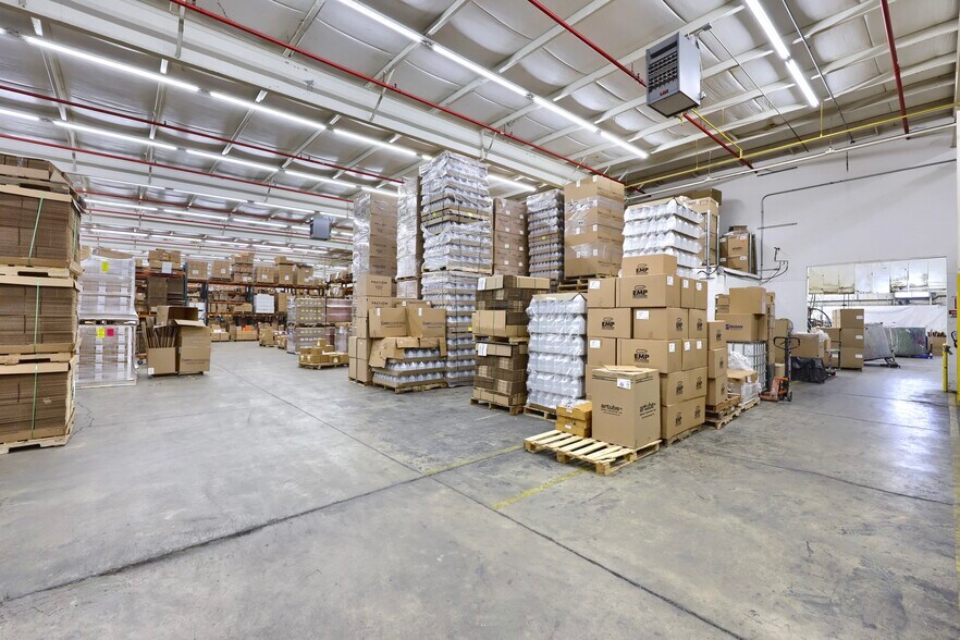 More Photos Of 205 Bucky Dr, Lititz Manufacturing For Sale