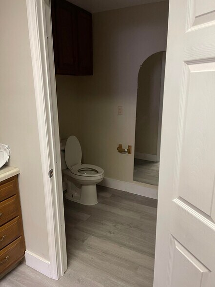 More Photos Of 196 NE Chestnut Ave, Lake City Warehouse For Sale