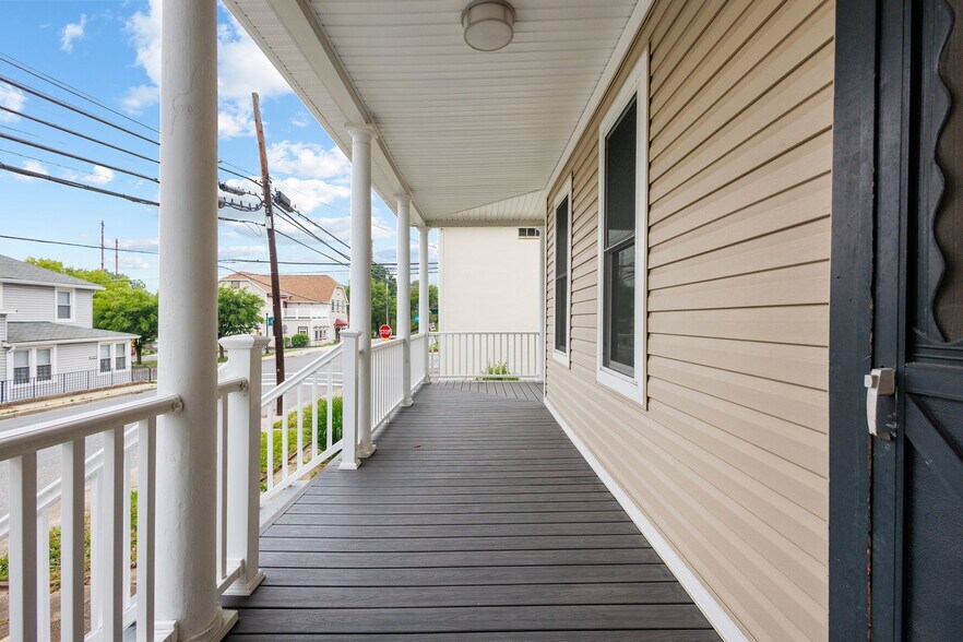 More Photos Of 8519 Chestnut Ave, Bowie Storefront For Sale