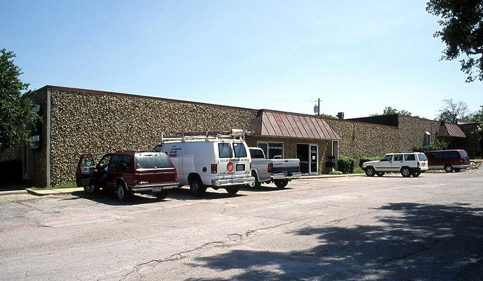 More Photos Of 10836 Grissom Ln, Dallas Light Manufacturing For Lease