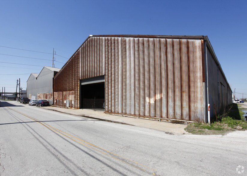 More Photos Of 2001 Lyons Ave, Houston Manufacturing For Lease