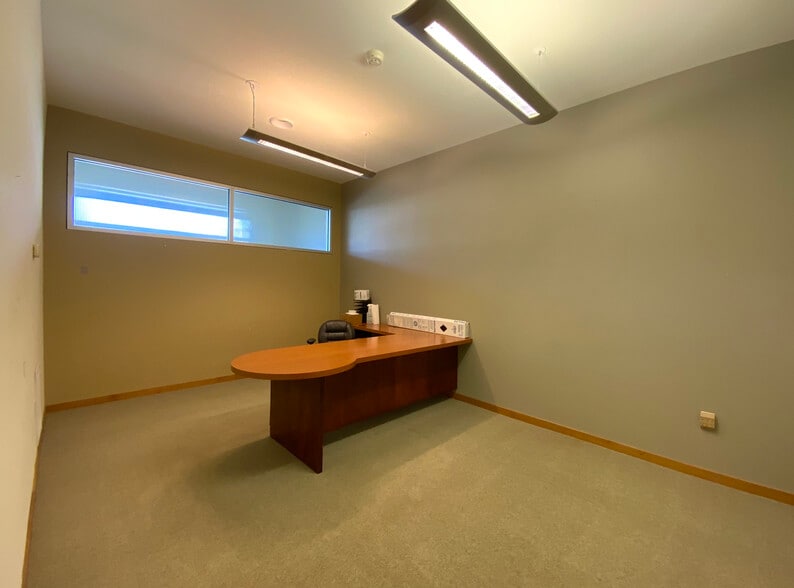 More Photos Of 6027 W Vliet St, Milwaukee Storefront Retail Office For Sale