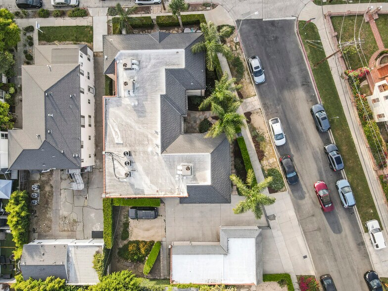 More Photos Of 1202 S Cochran Ave, Los Angeles Apartments For Sale
