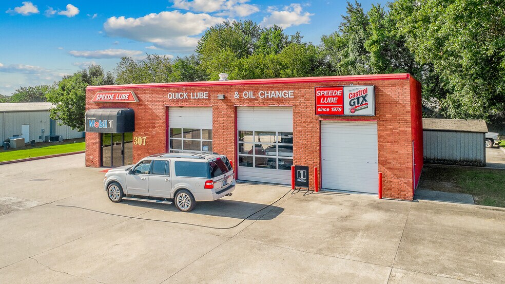 More Photos Of 307 W Hudson Rd, Rogers Auto Repair For Sale