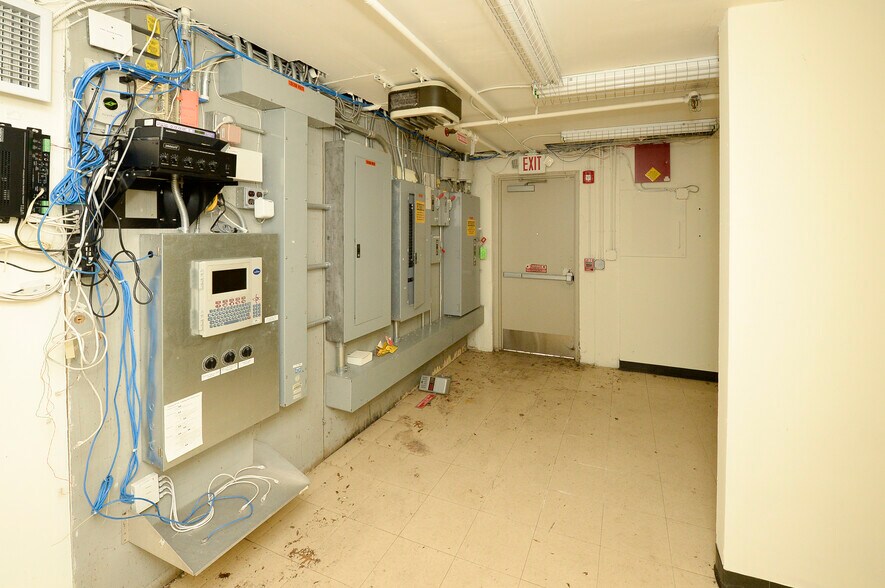 More Photos Of 222 E Ridgewood Ave, Ridgewood Freestanding For Lease