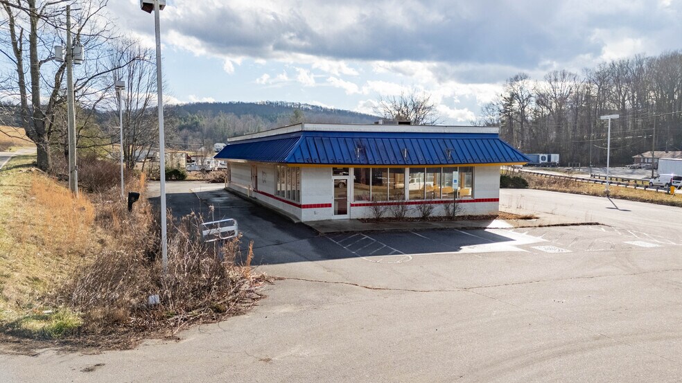 More Photos Of 14109 Highway 226 S, Spruce Pine General Retail For Sale