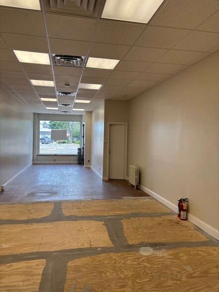 More Photos Of 5 Station Plz, Bethpage Storefront Retail Office For Lease