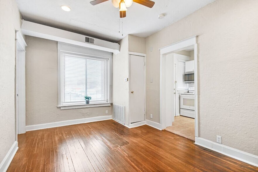 More Photos Of 1114 E Armour Blvd, Kansas City Apartments For Sale