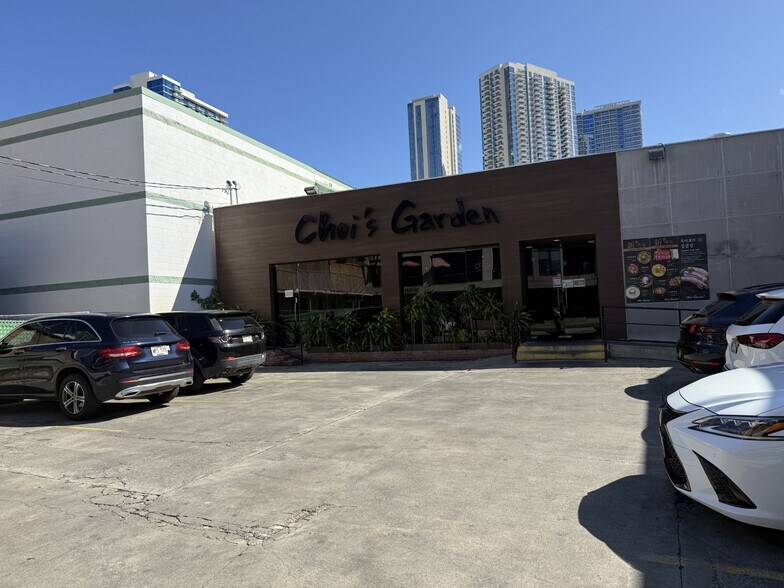 More Photos Of 1303 Rycroft St, Honolulu Restaurant For Sale
