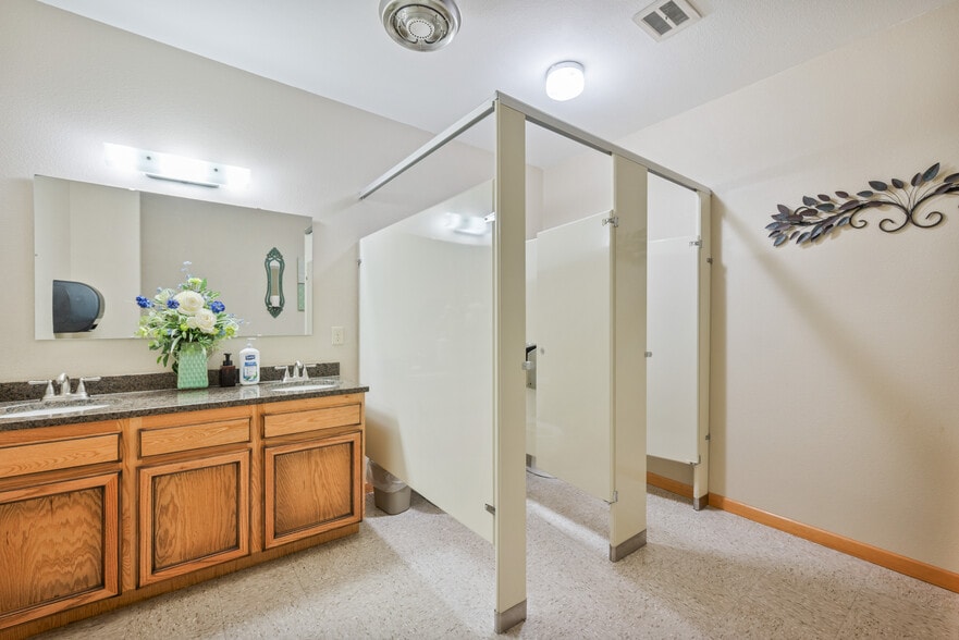 More Photos Of 1435 33rd Ave, Longview Specialty For Sale