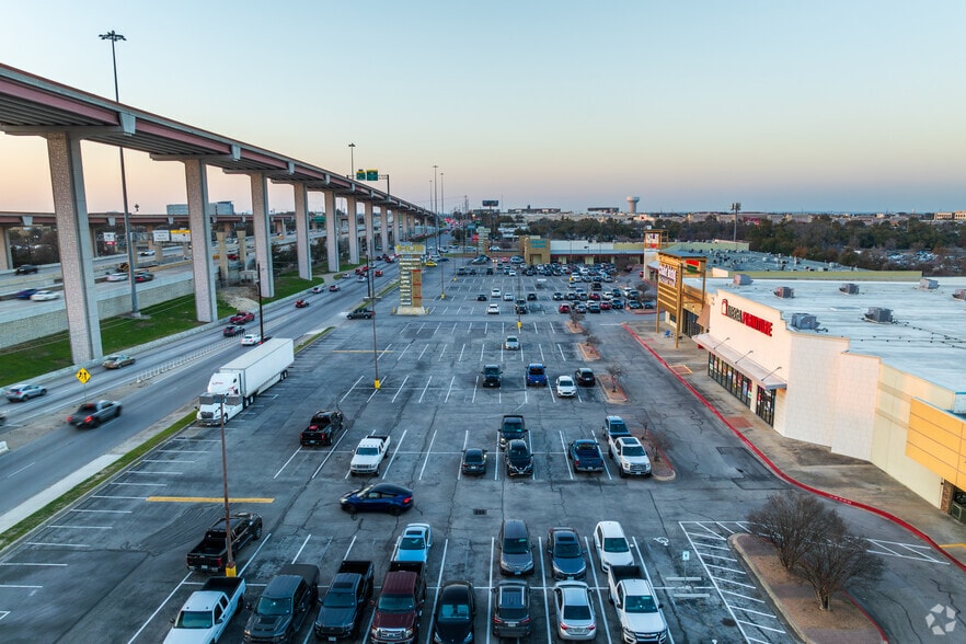 More Photos Of 13945 Research Blvd, Austin Unknown For Lease