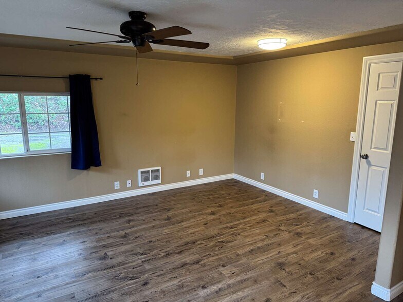 More Photos Of 7060 SW Beveland Rd, Portland Office For Sale