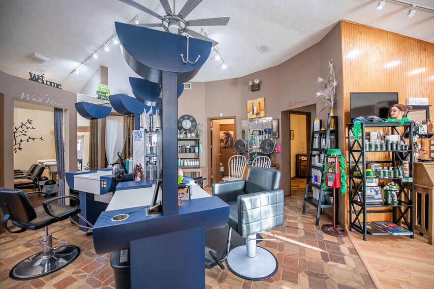 More Photos Of 411 W Canal St, Malvern General Retail For Sale