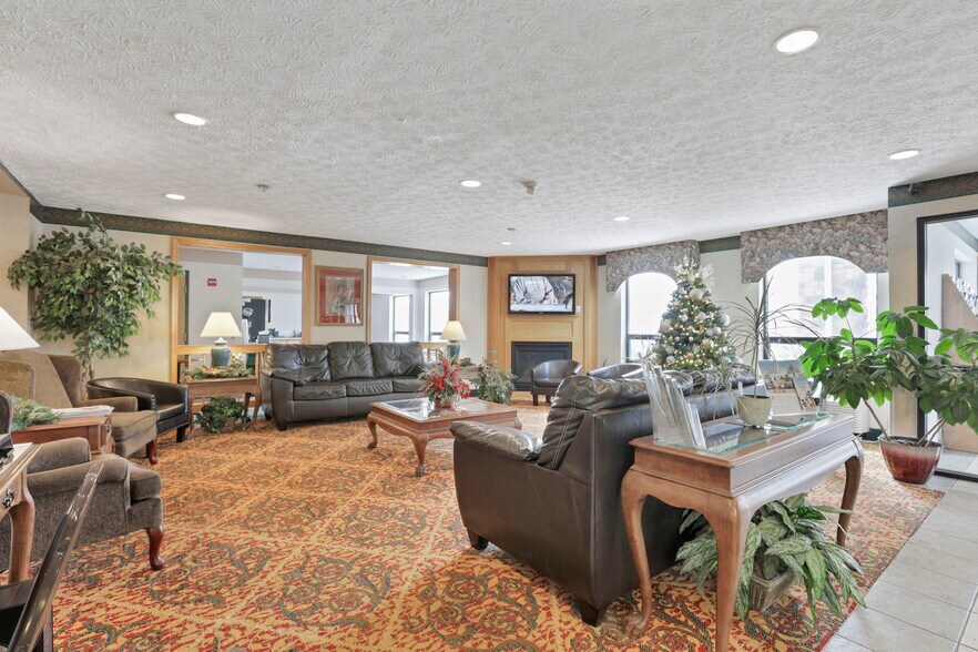 More Photos Of 509 S Wooster Ave, Strasburg Hotel For Sale