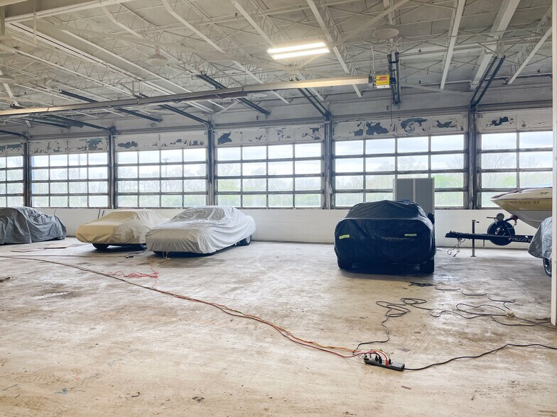 More Photos Of 7451 Terminal Dr, Lorain Truck Terminal For Sale