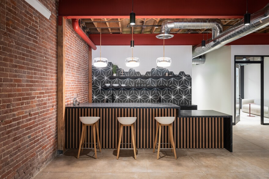 More Photos Of 155 S Fair Oaks Ave, Pasadena Office For Lease