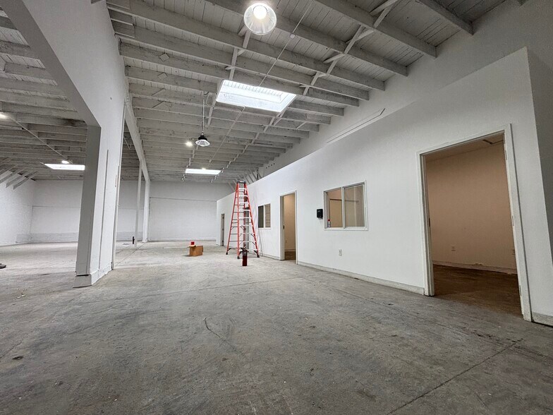 More Photos Of 1562-1566 Bancroft Ave, San Francisco Warehouse For Lease
