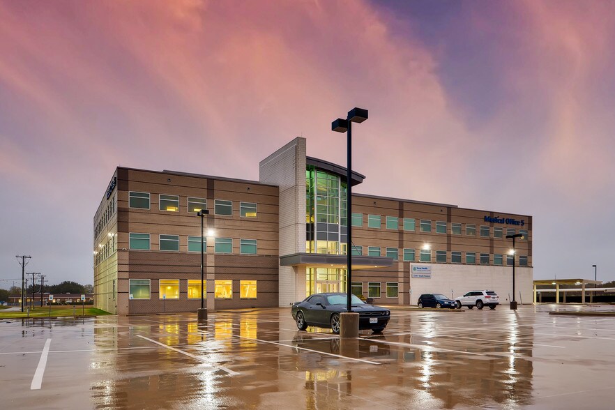 More Photos Of 12001 South Fwy, Burleson Medical For Lease
