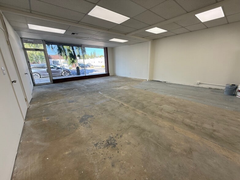 More Photos Of 3818 W Burbank Blvd, Burbank Storefront For Lease