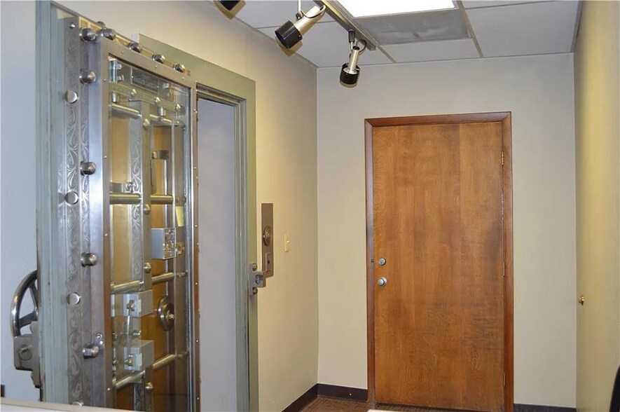 More Photos Of 204 State Street, Botkins Storefront Retail Residential For Lease