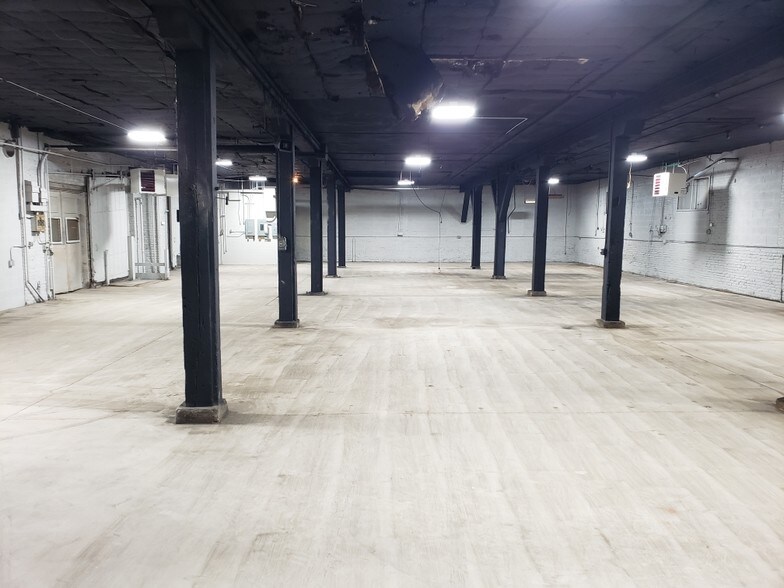 More Photos Of 3258 W Fond Du Lac Ave, Milwaukee Manufacturing For Lease