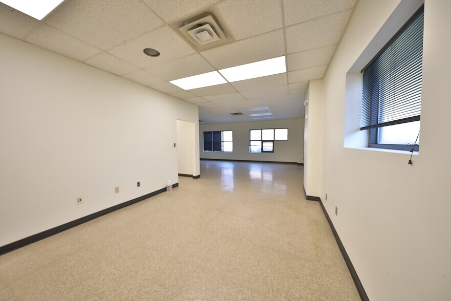 More Photos Of 12 Orben Dr, Landing Showroom For Lease