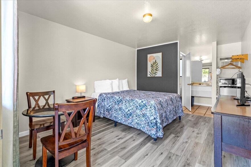 More Photos Of 1013 Front St, Soledad Hotel For Sale