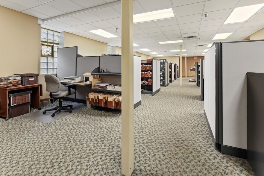 More Photos Of 11 N 7th Ave N, Saint Cloud Office For Sale