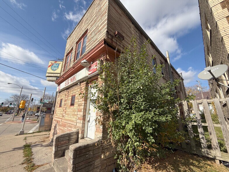 More Photos Of 1932 W Capitol Dr, Milwaukee General Retail For Sale