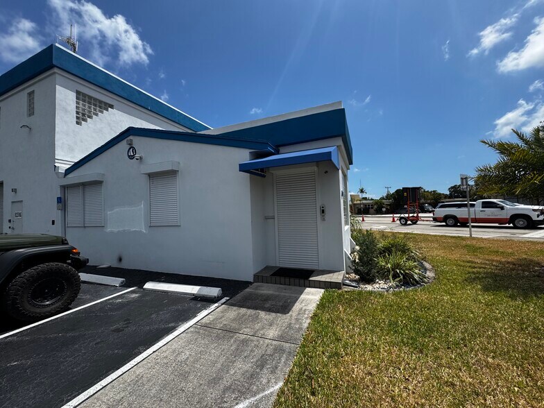 More Photos Of 6151 Pembroke Rd, Hollywood Freestanding For Lease