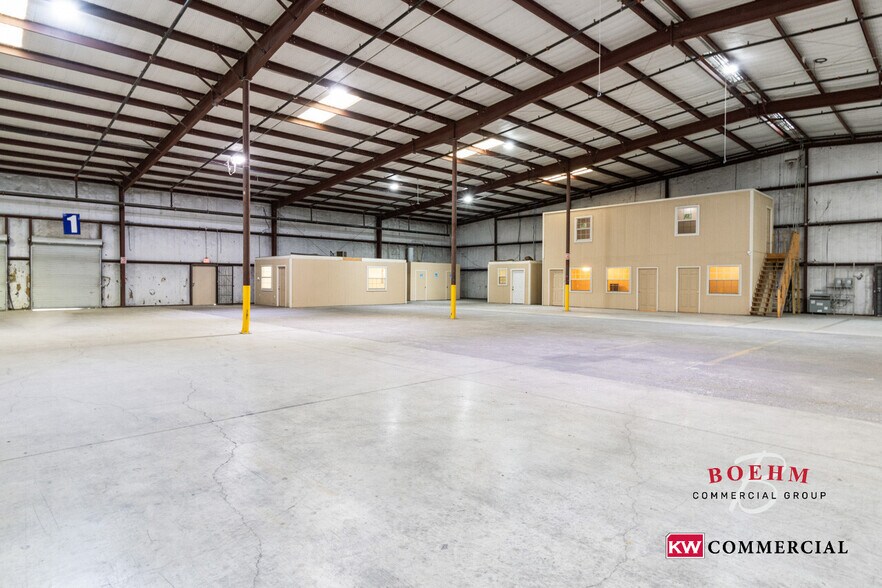 More Photos Of 100 Lupita Cir, Del Rio Distribution For Sale