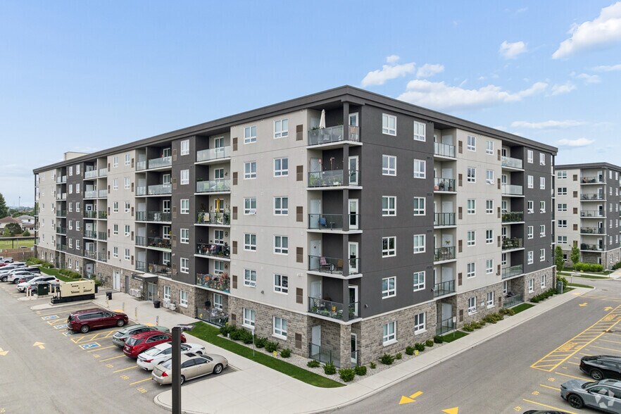 Primary Photo Of 550 Park Av W, Chatham Apartments For Sale