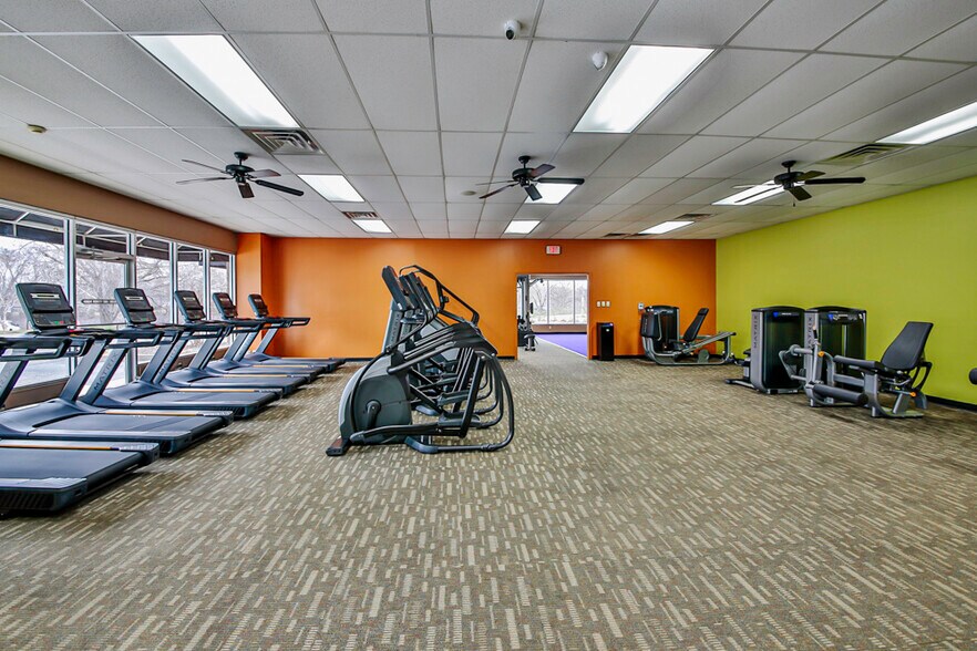 More Photos Of 203 E Military Rd, Marion Storefront Retail Office For Sale