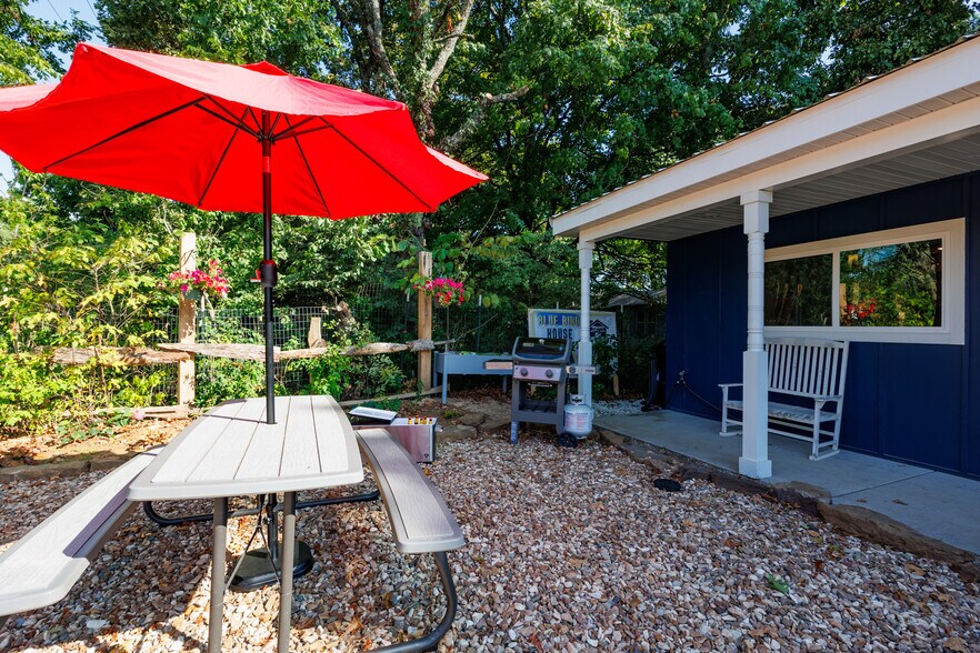 More Photos Of 21588 HWY 71, Winslow General Retail For Sale