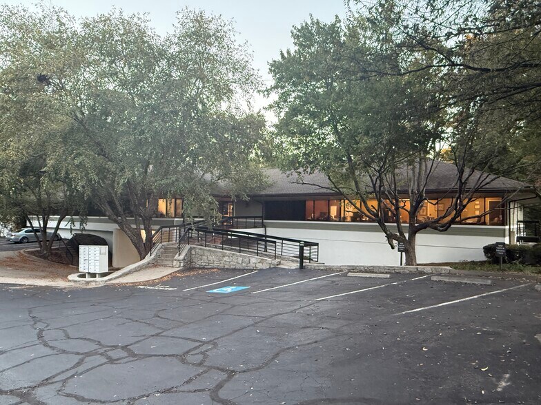 More Photos Of 3680 N Peachtree Rd, Chamblee Loft Creative Space For Lease