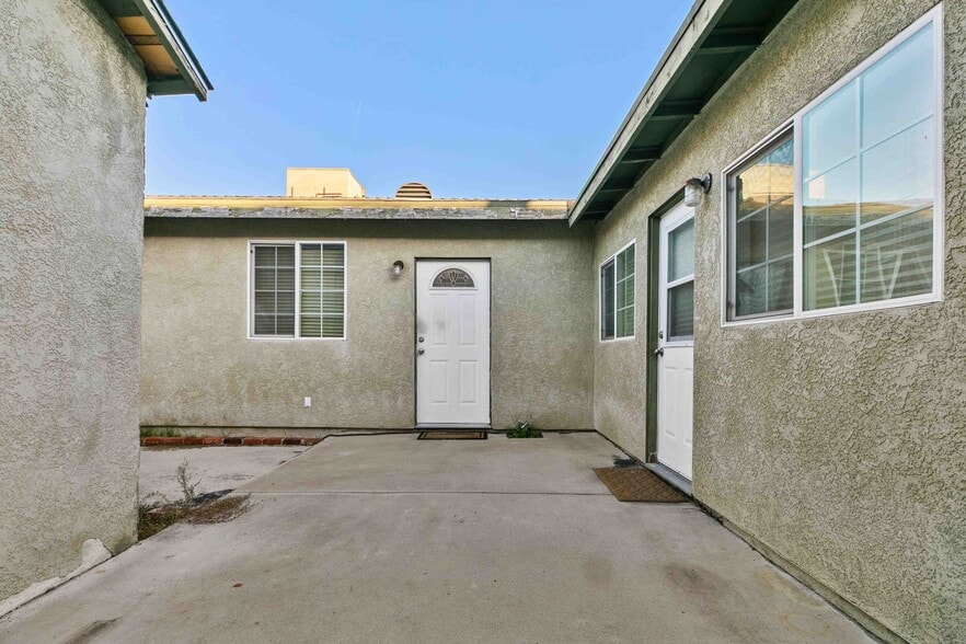 More Photos Of 7317 Clybourn Ave, Sun Valley Contractor Storage Yard For Sale