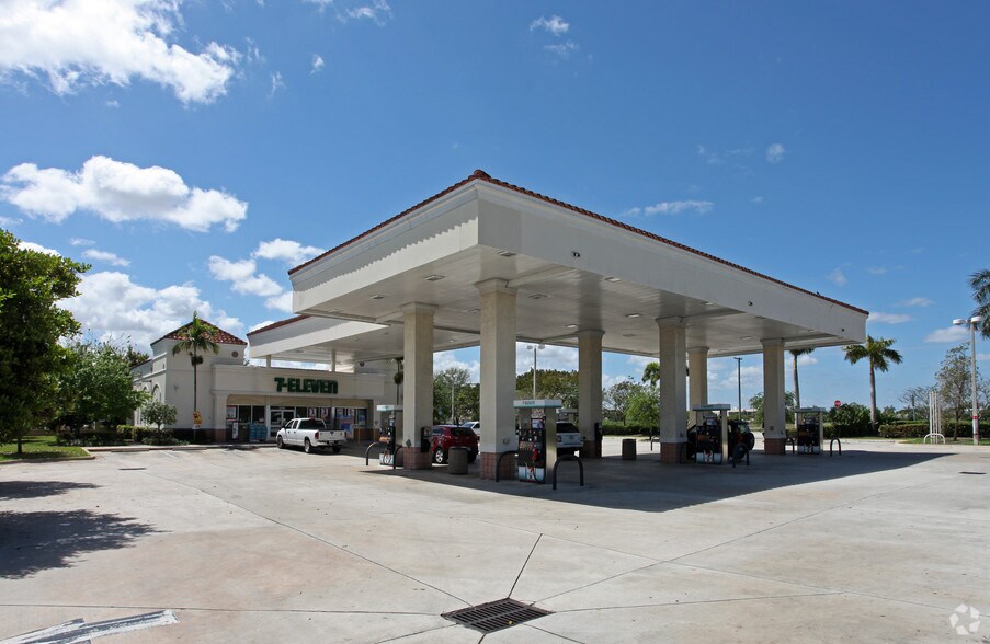 More Photos Of 9010 W Commercial Blvd, Sunrise Unknown For Lease