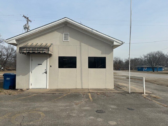 More Photos Of 106 Hickory st, Elk City Office For Sale