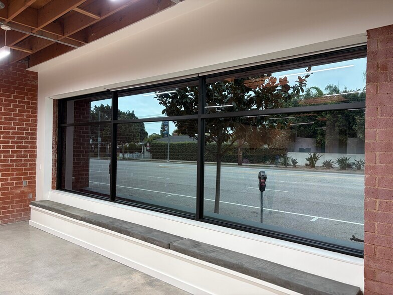 More Photos Of 2558 Overland Ave, Los Angeles Office For Lease