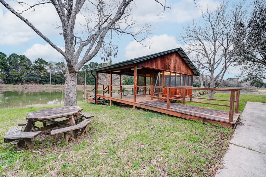 More Photos Of 850 County Road 149, Alvin Land For Sale