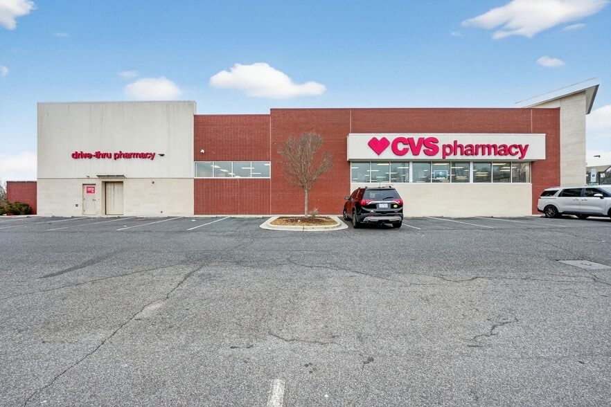 More Photos Of 4000 Battleground Ave, Greensboro Drugstore For Sale