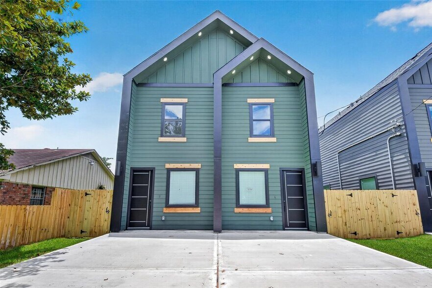 More Photos Of 7840 Nashville Unit A/B Street, Houston Apartments For Sale