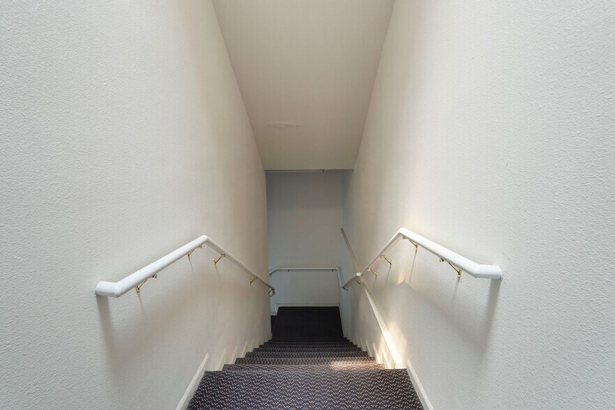 More Photos Of 2 N Main St, Lodi Storefront Retail Office For Sale