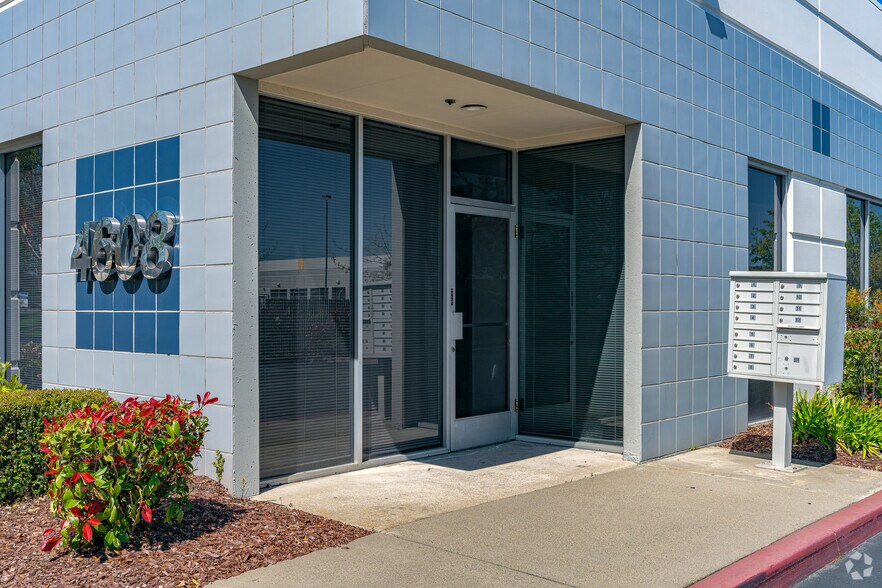 More Photos Of 4608 Roseville Rd, North Highlands Light Manufacturing For Lease