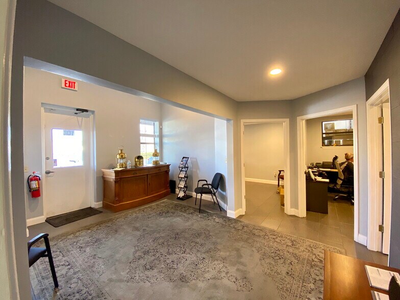 More Photos Of 104 Liberty Center Pl, Saint Augustine Warehouse For Lease