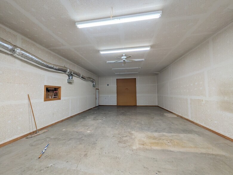 More Photos Of 365 Val Verde Rd, McGregor Office For Lease