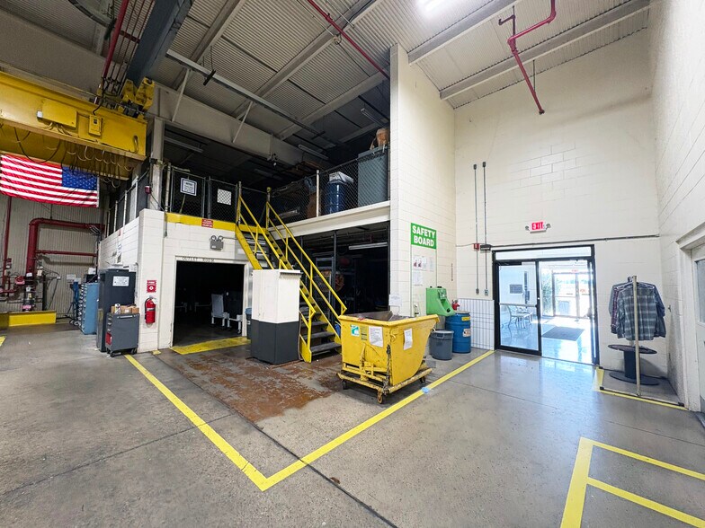 More Photos Of 101 E Industrial Blvd, Logansport Manufacturing For Sale