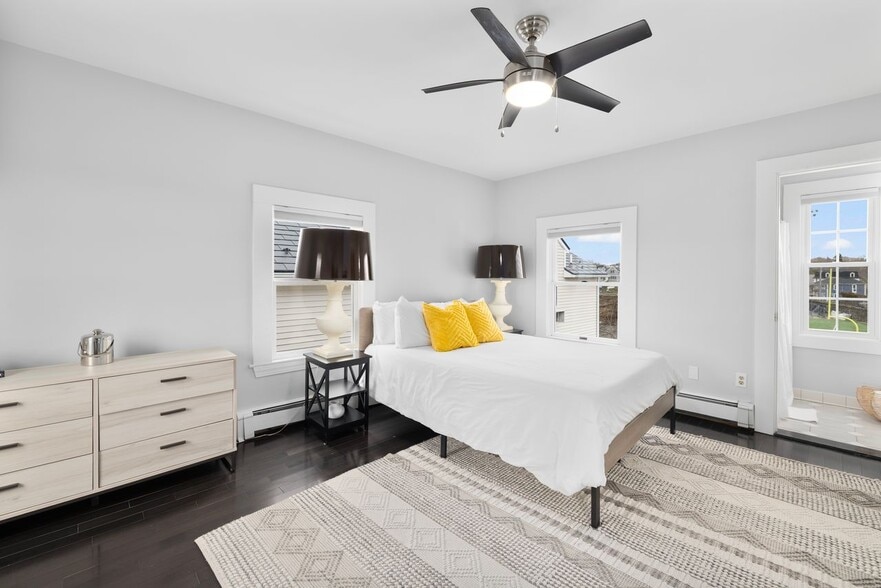 More Photos Of 28 Weaver Ave, Newport Hospitality For Sale