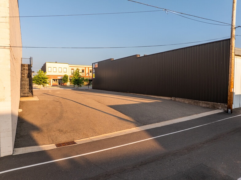 More Photos Of 1 N Main St, Rice Lake Specialty For Sale